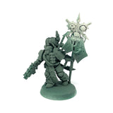 (3981) Plague Marine Icon Bearer Death Guard Chaos Space Marines Warhammer 40k